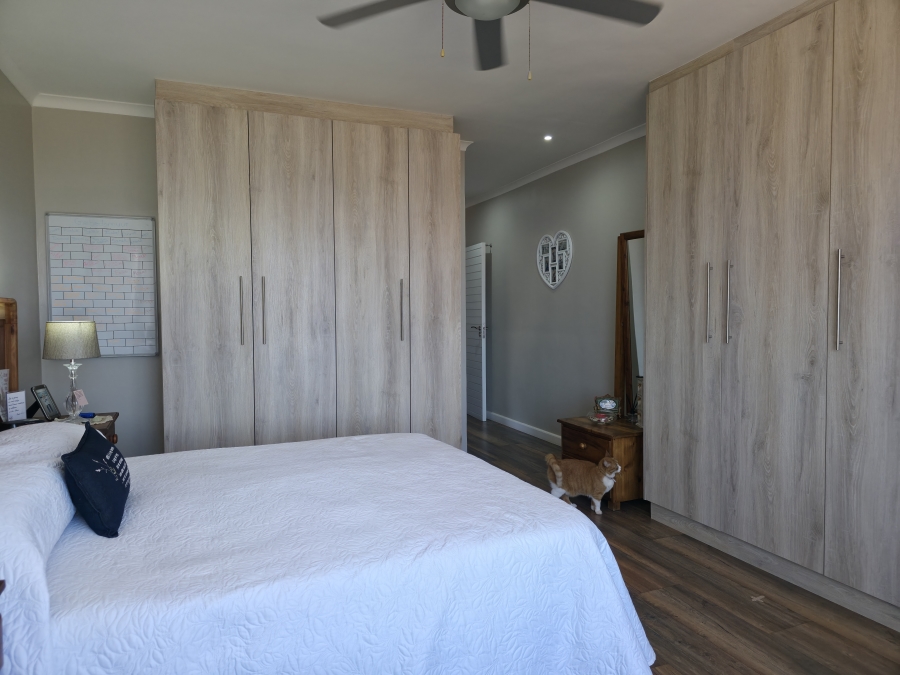 3 Bedroom Property for Sale in Wavecrest Eastern Cape